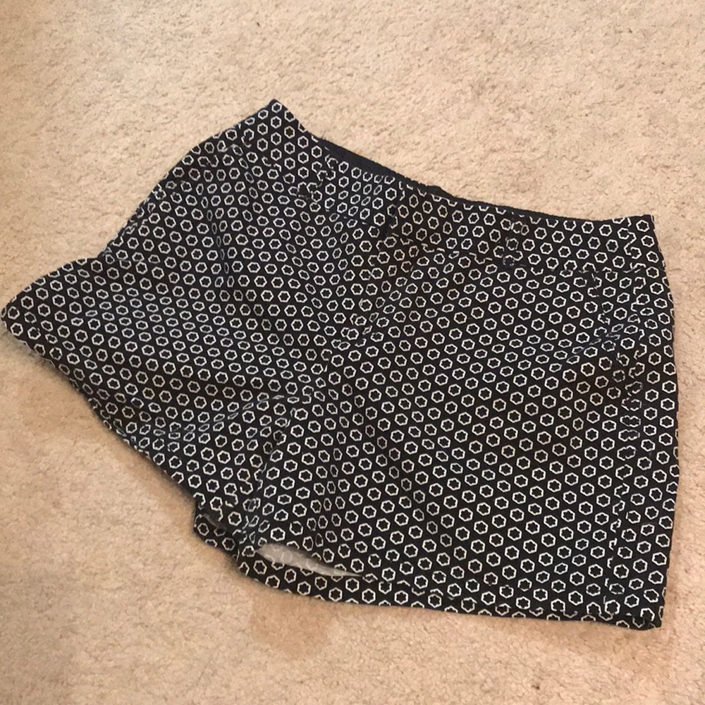 Elle black patterned shorts